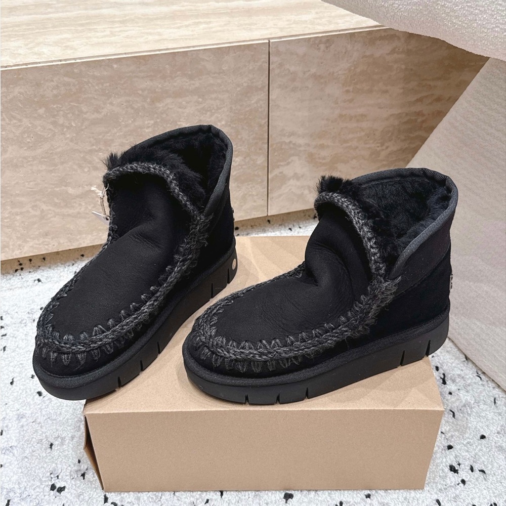 Mou Mou Women's Black Faux-Fur Trim Ankle Booties
